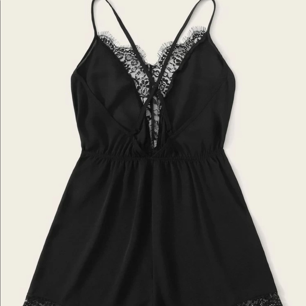 3️⃣FOR2️⃣5️⃣💲‼️ Criss cross Backless Lace romper